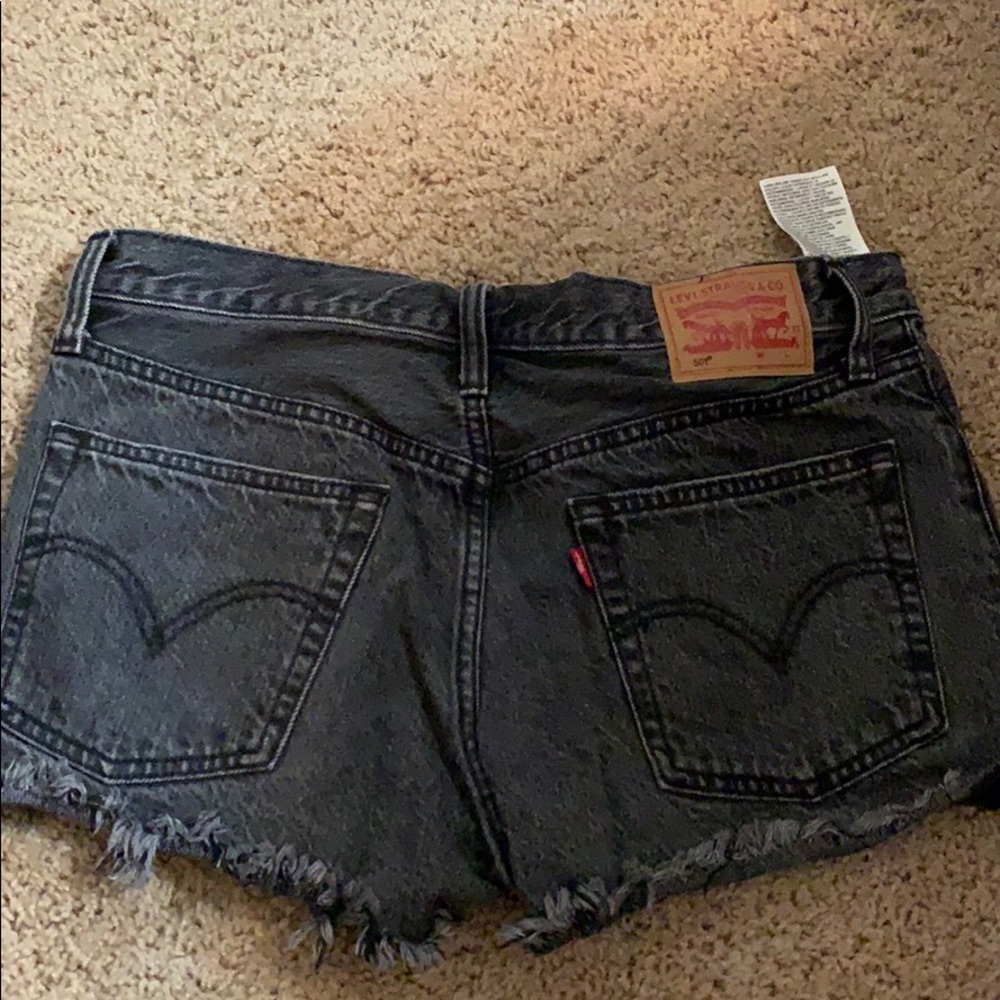 Black Levi’s cut off shorts
